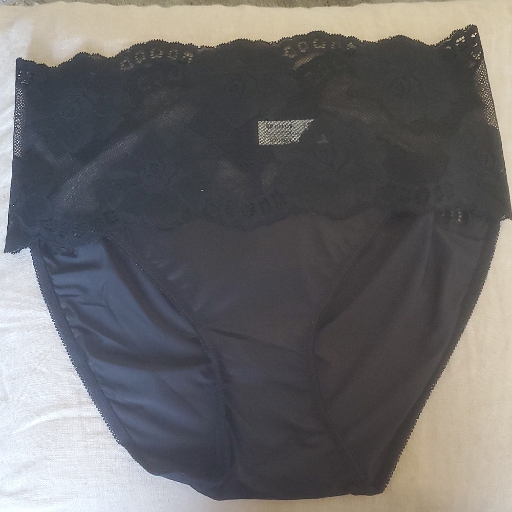 WACOAL. LIGHT& LACY HI-CUT BRIEFS;SIZES: M,L,XL